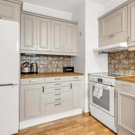 Large Unit In With Great Views!
