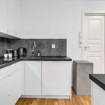 Large Unit In With Great Views!