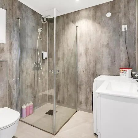 Large Unit In With Great Views! Leilighet
