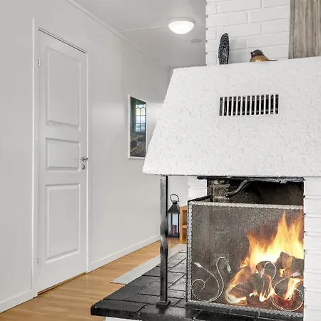Large Unit In With Great Views! *