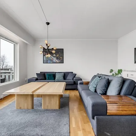 Large Unit In With Great Views! * Tromsø