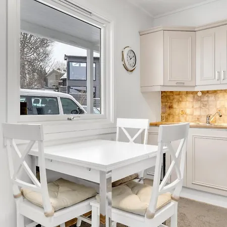Large Unit In With Great Views! *